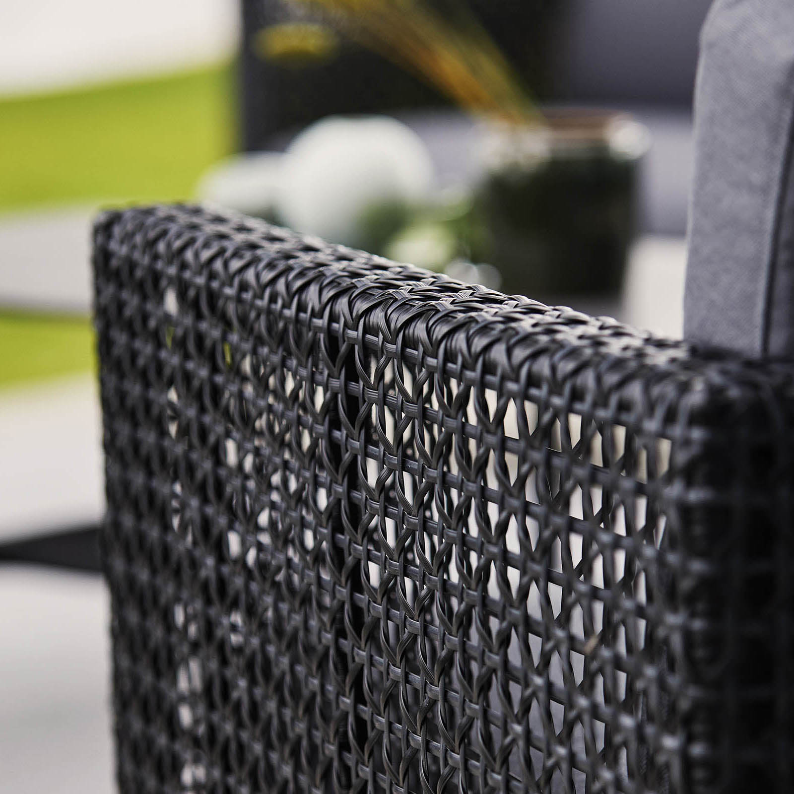 Connect 3-Sitzer Sofa aus Cane-line Weave in Graphite mit Kissen aus Cane-line Natté in Taupe
