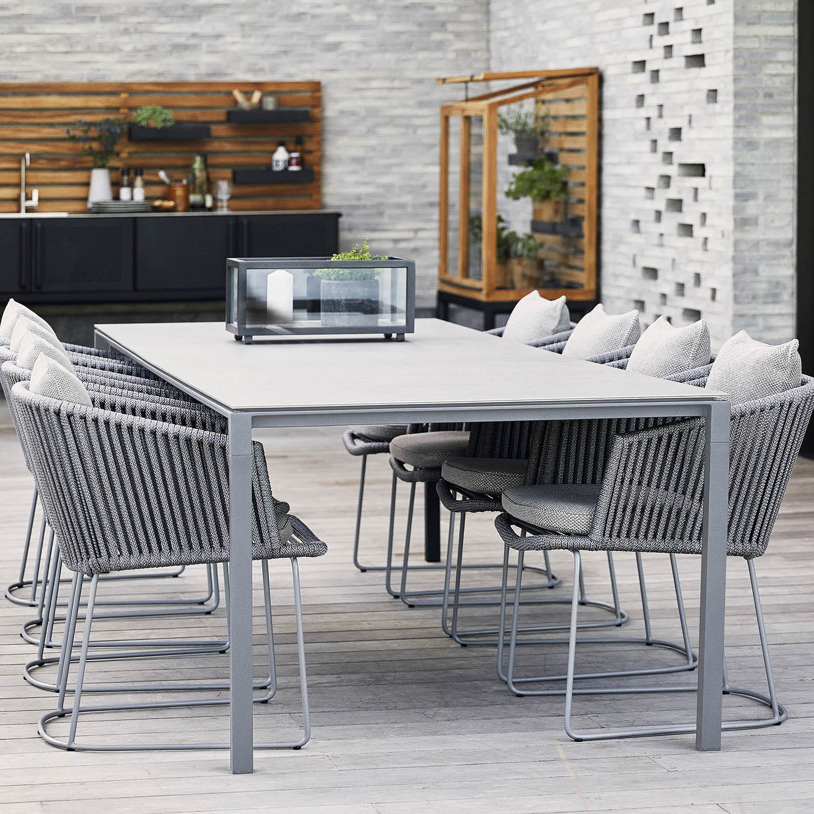 Pure Tisch 280x100 cm aus Aluminium in Light Grey mit Tischplatte aus Ceramic in Concrete Grey