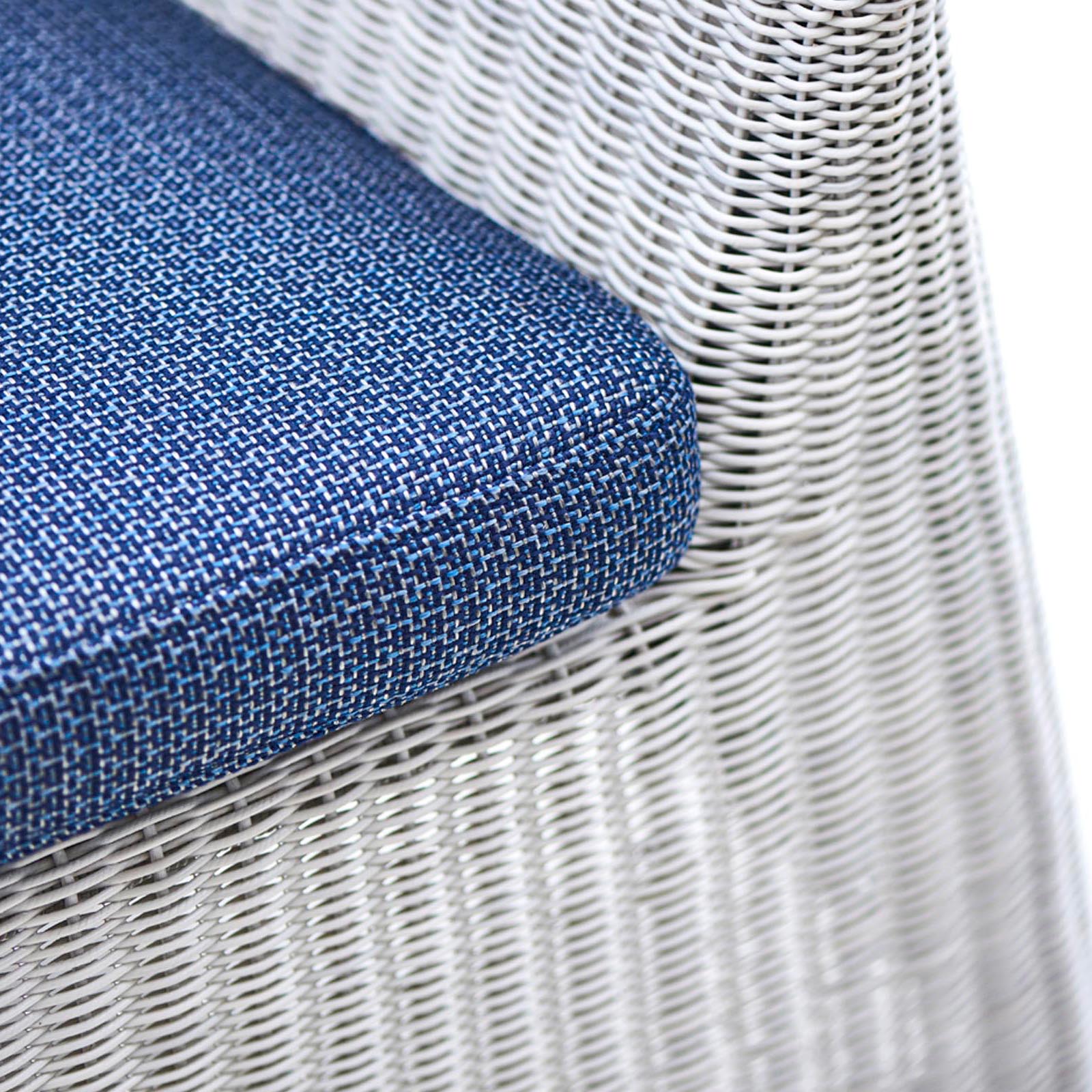 Kingston 2-Sitzer Sofa aus Cane-line Weave in Mocca mit Kissen aus Cane-line Link in Blue