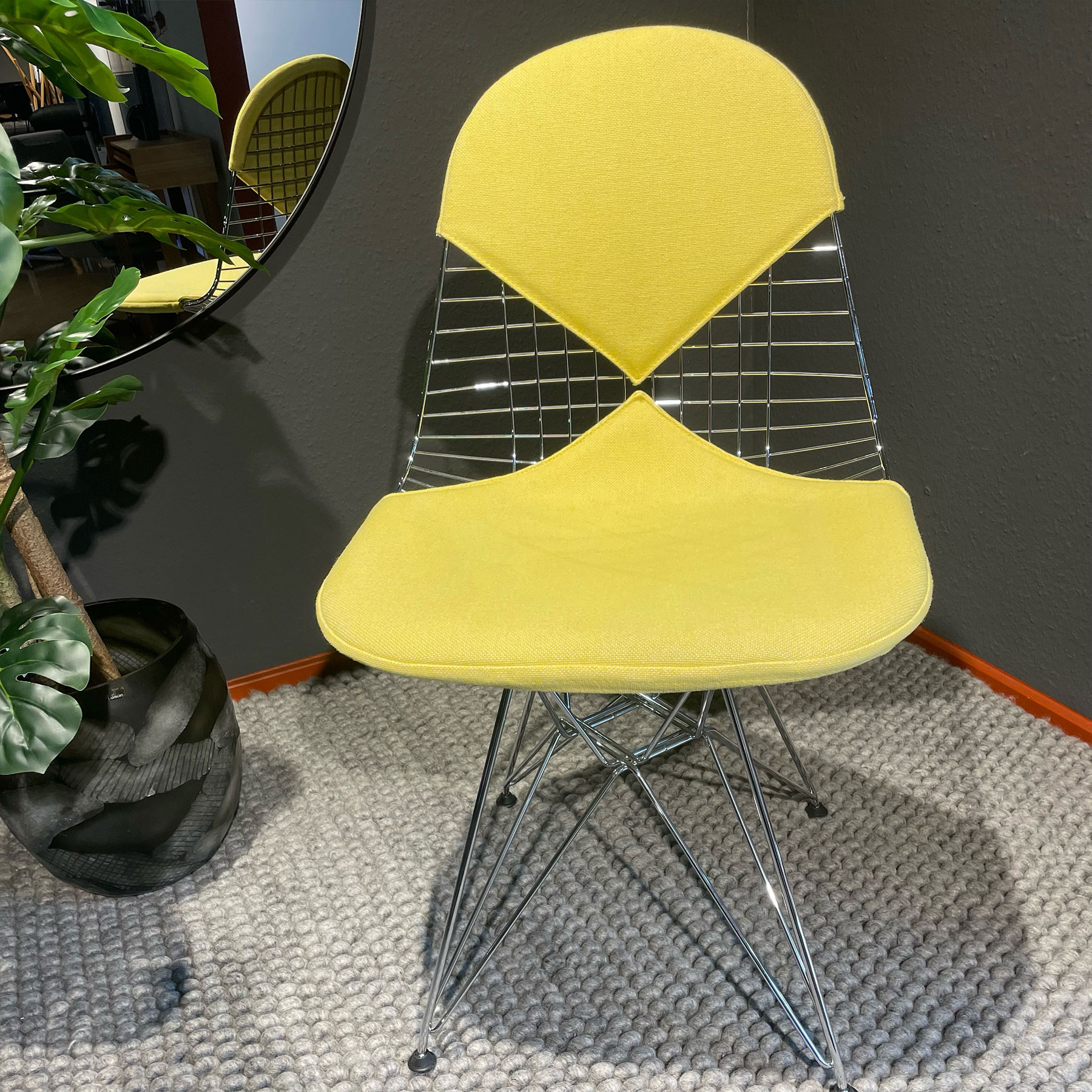 Stuhl Wire Chair DKR-2 aus Stoff in Gelb/Elfenbein