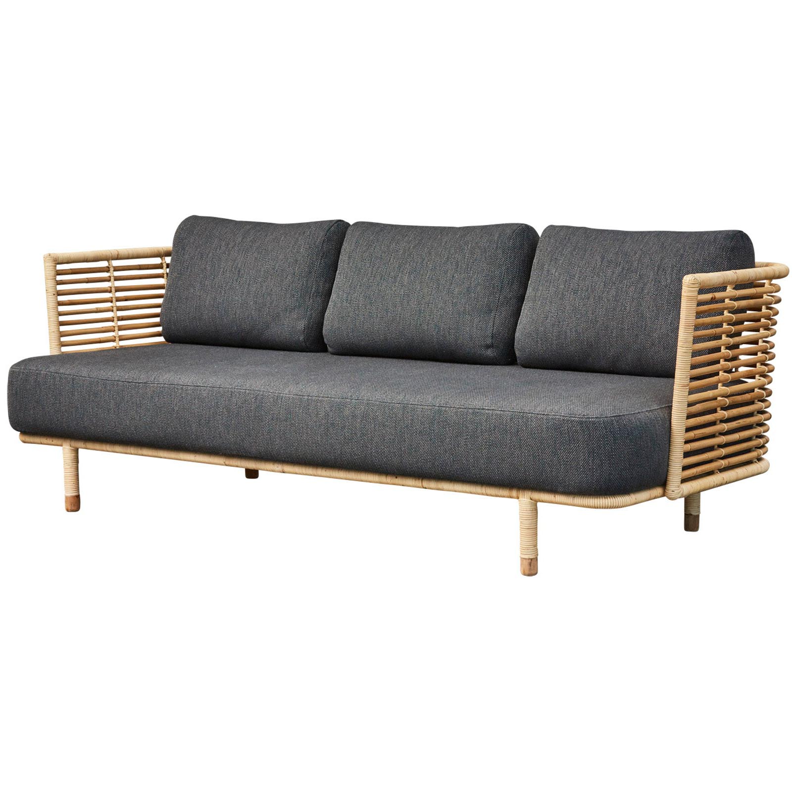 Sense 3-Sitzer Sofa aus Rattan in Natural mit Kissen aus Swipe in Grey
