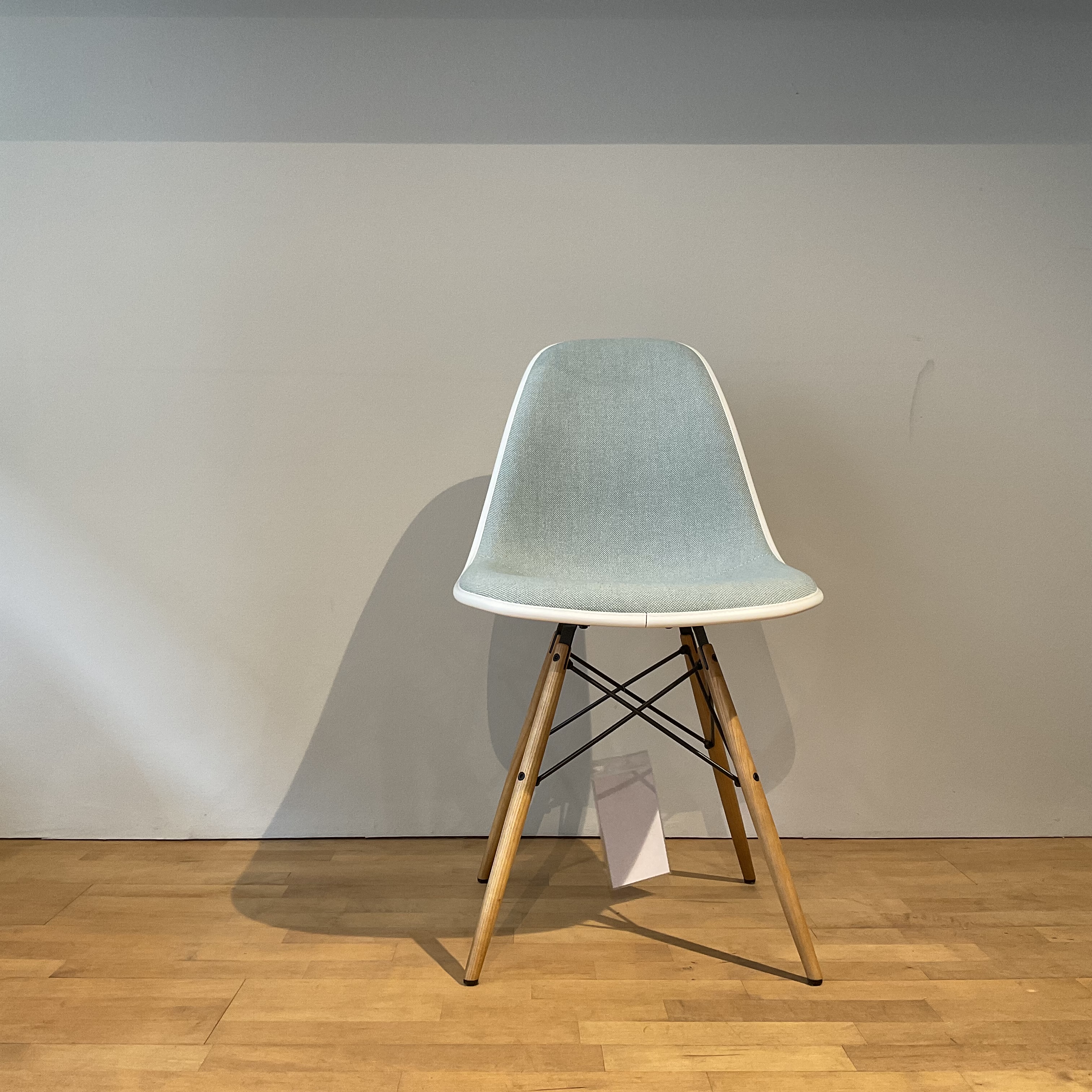 Stuhl Eames Plastic Side Chair DSW 44030700 in Eisblau