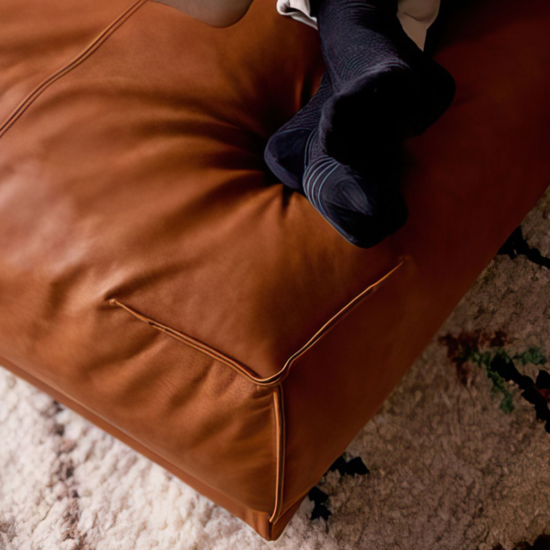 Sofa 136 aus Leder in Schlammgrün mit Breite 301cm und Recamiere links