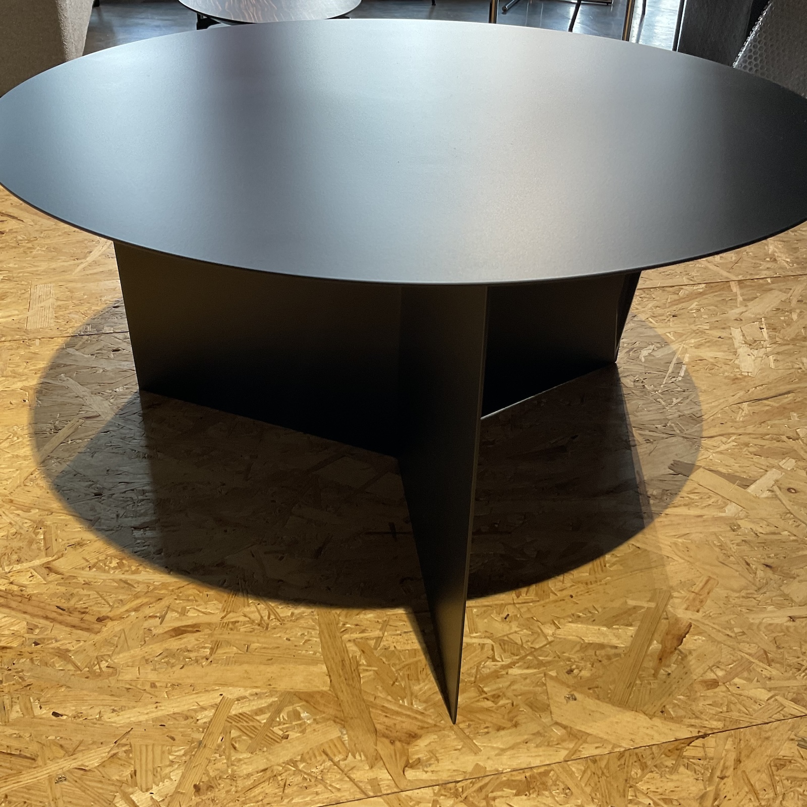 Beistelltisch Slit XL Table Black mit Durchmesser 65 cm