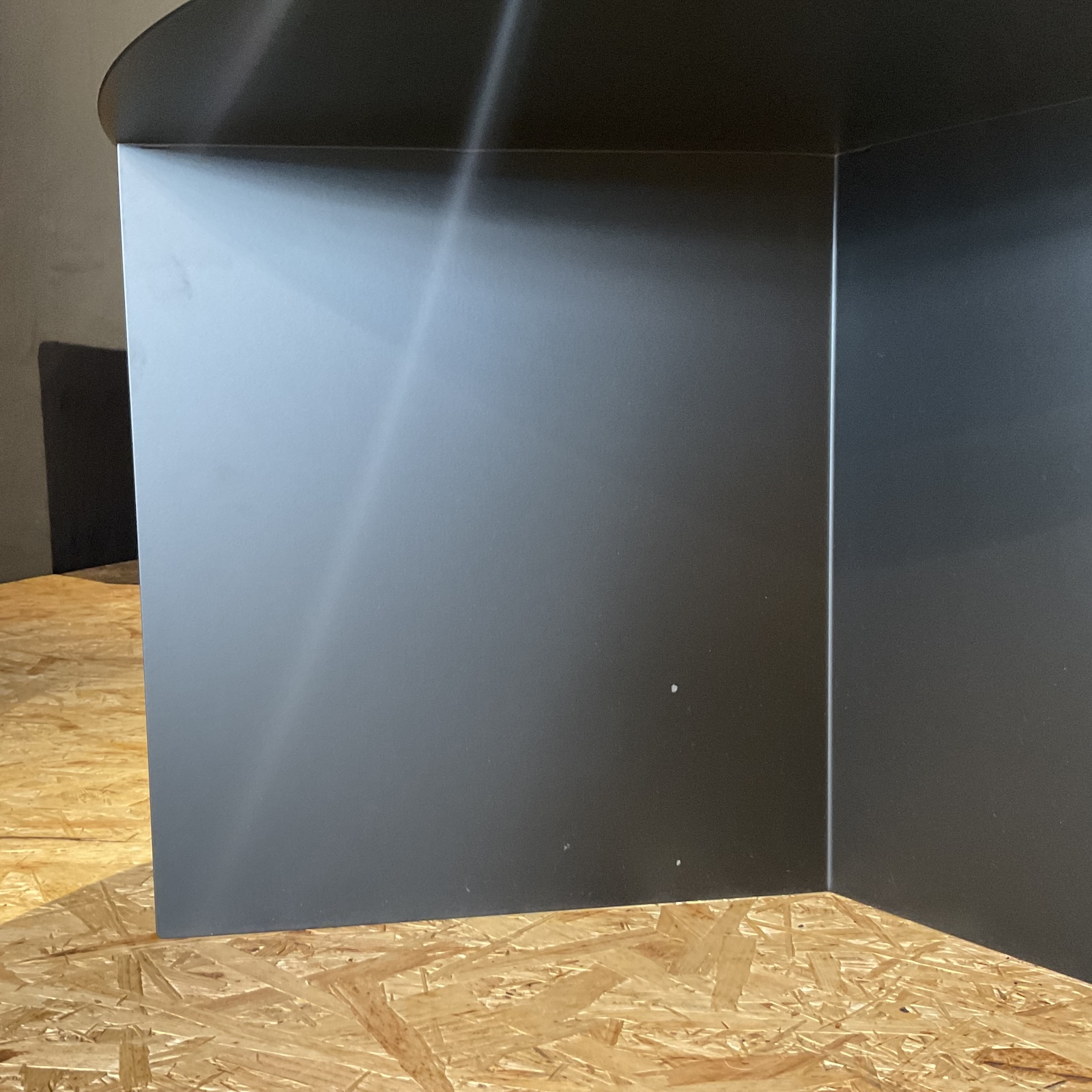 Beistelltisch Slit XL Table Black mit Durchmesser 65 cm